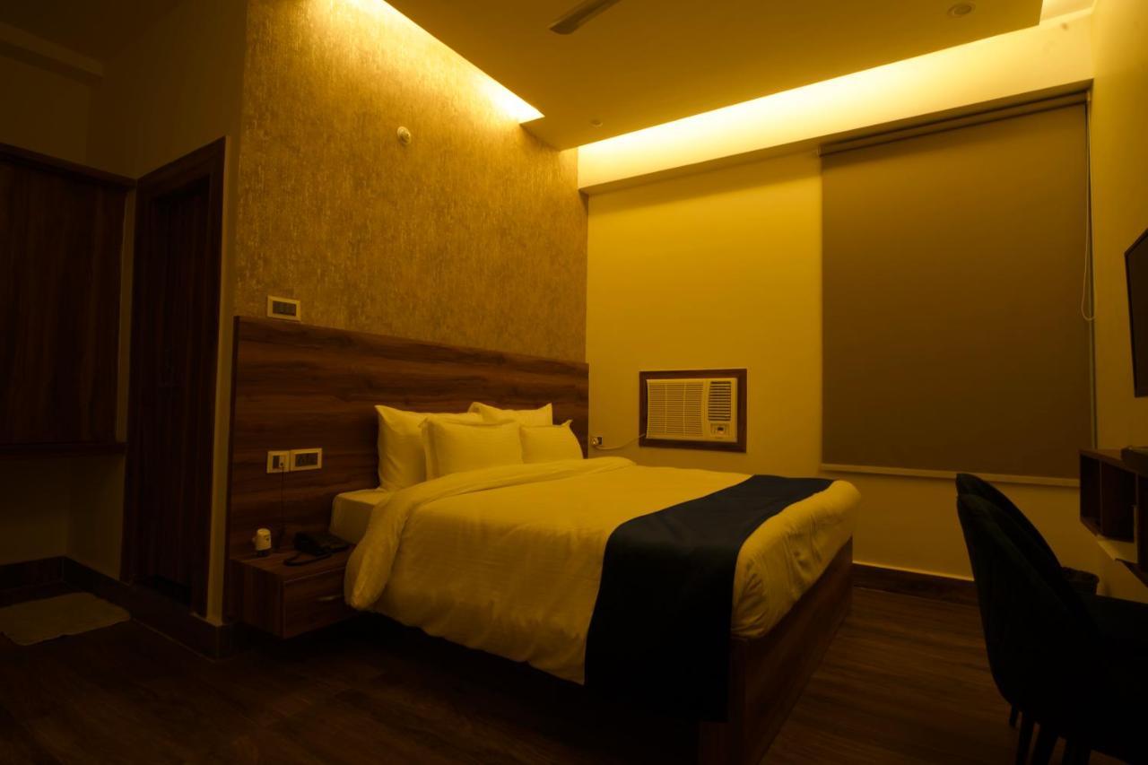 Dolphin Club Hotel Chinhat Ngoại thất bức ảnh
