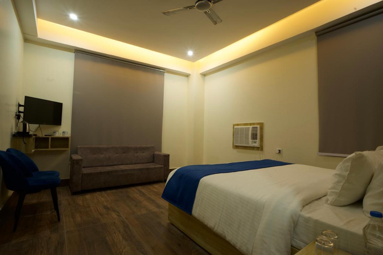 Dolphin Club Hotel Chinhat Ngoại thất bức ảnh