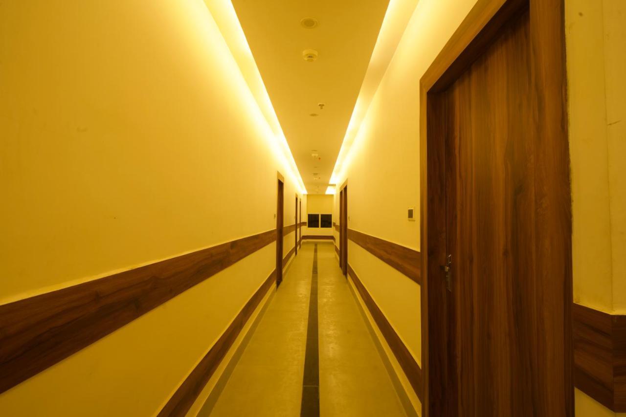 Dolphin Club Hotel Chinhat Ngoại thất bức ảnh