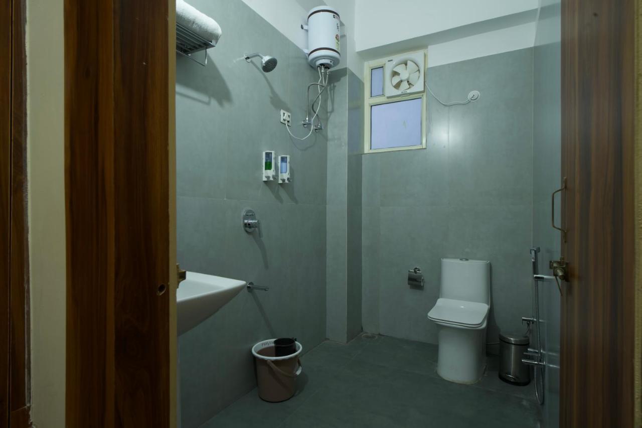 Dolphin Club Hotel Chinhat Ngoại thất bức ảnh
