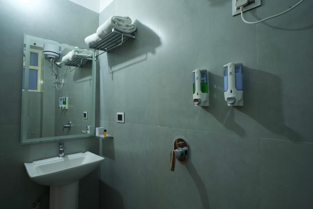 Dolphin Club Hotel Chinhat Ngoại thất bức ảnh