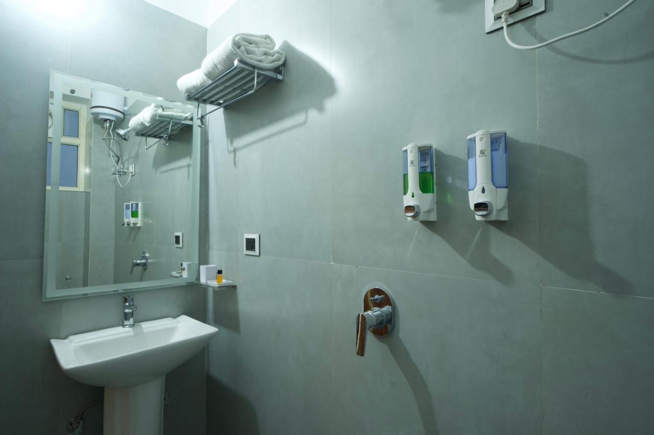 Dolphin Club Hotel Chinhat Ngoại thất bức ảnh
