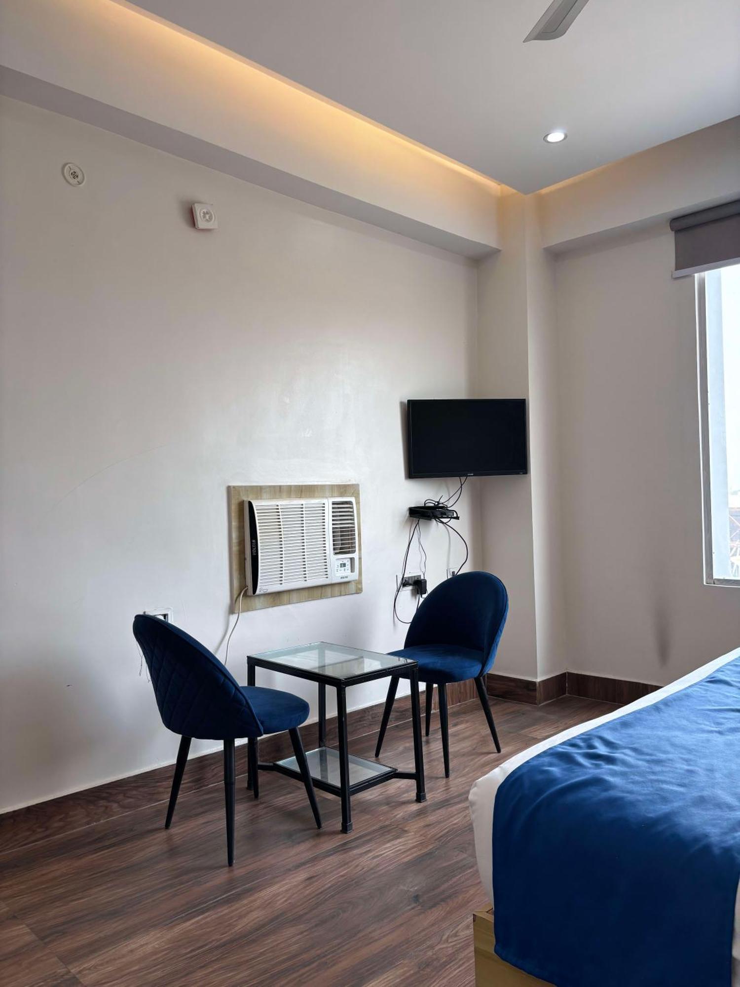 Dolphin Club Hotel Chinhat Ngoại thất bức ảnh