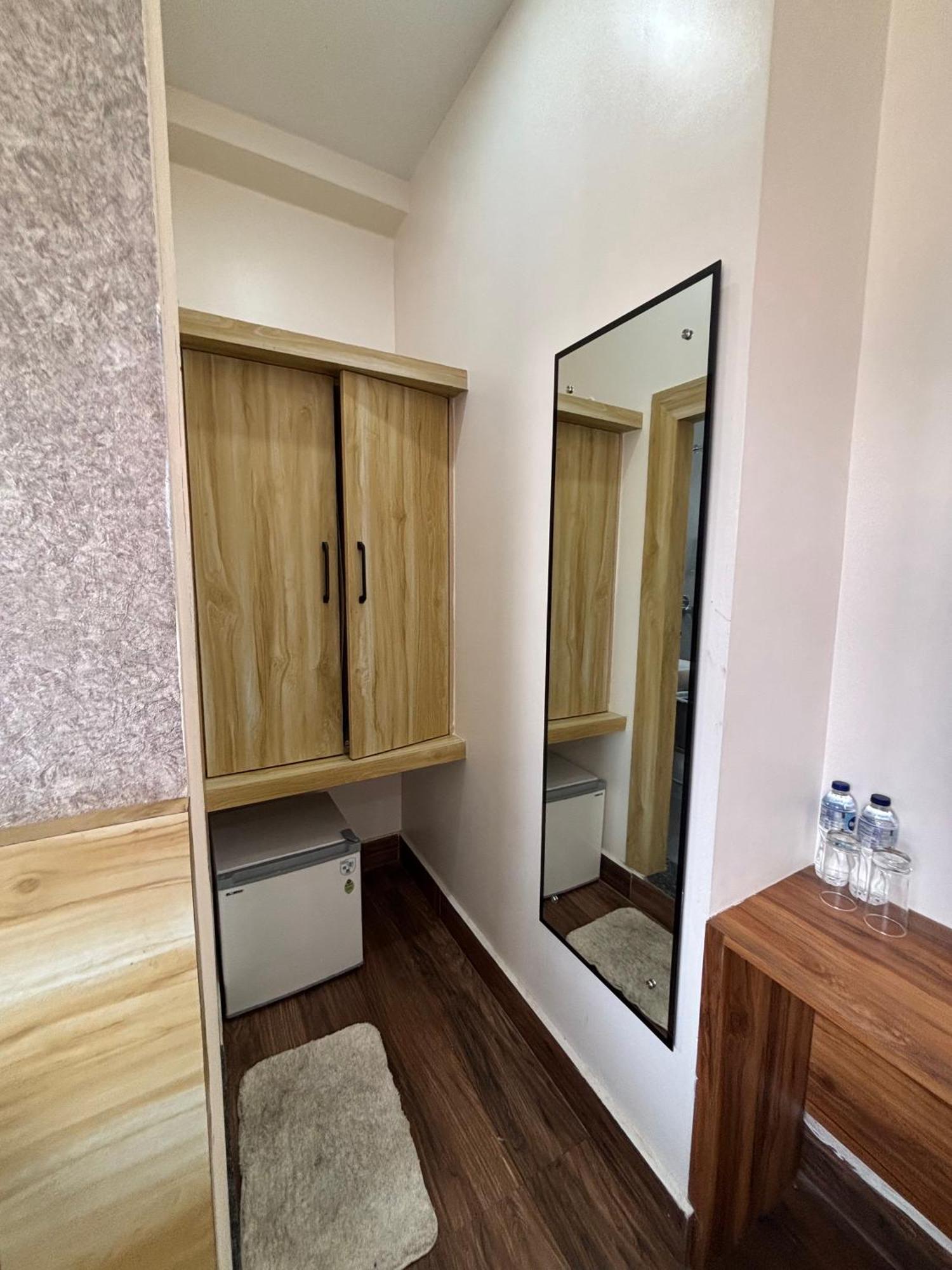 Dolphin Club Hotel Chinhat Ngoại thất bức ảnh