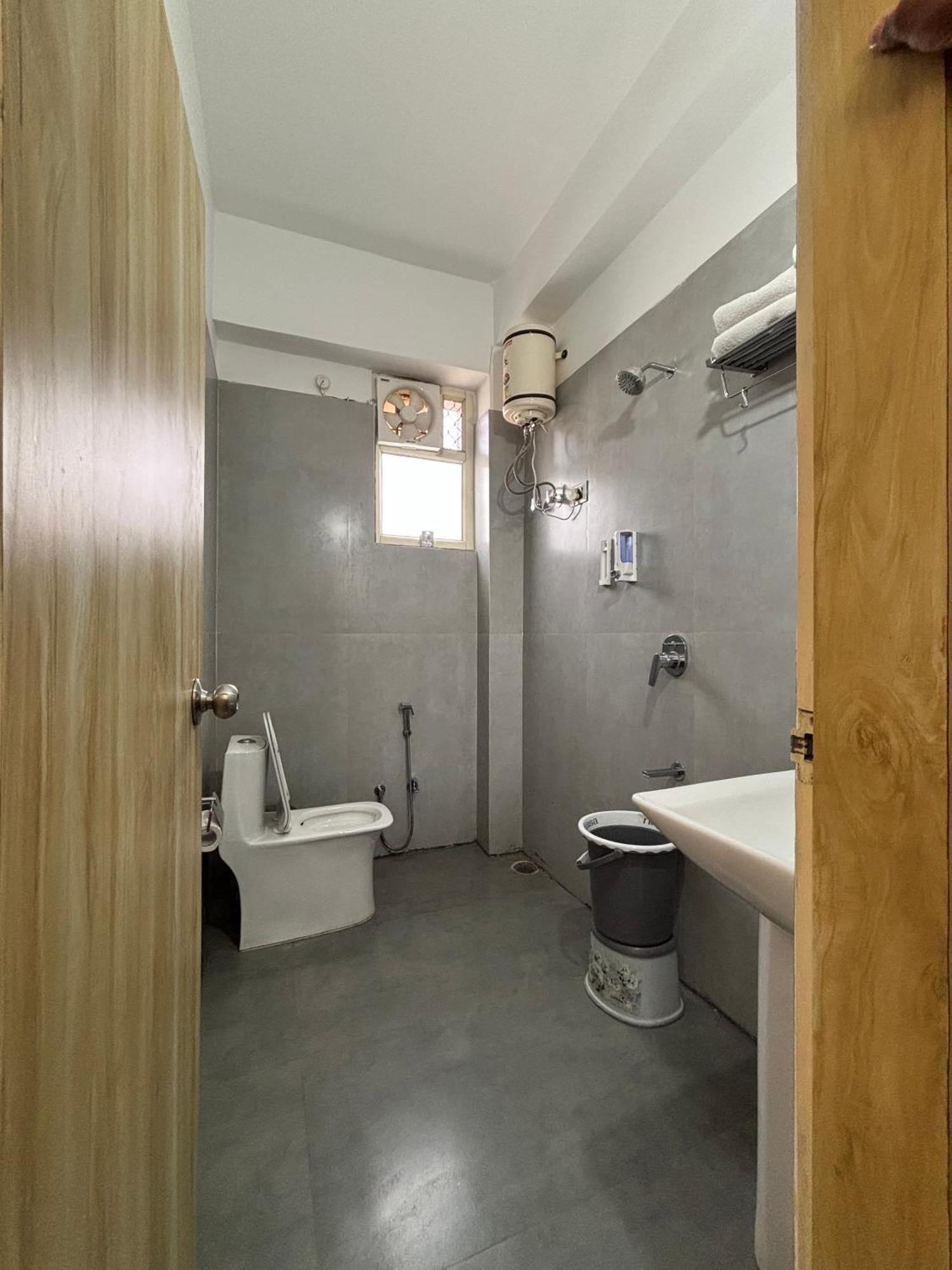 Dolphin Club Hotel Chinhat Ngoại thất bức ảnh