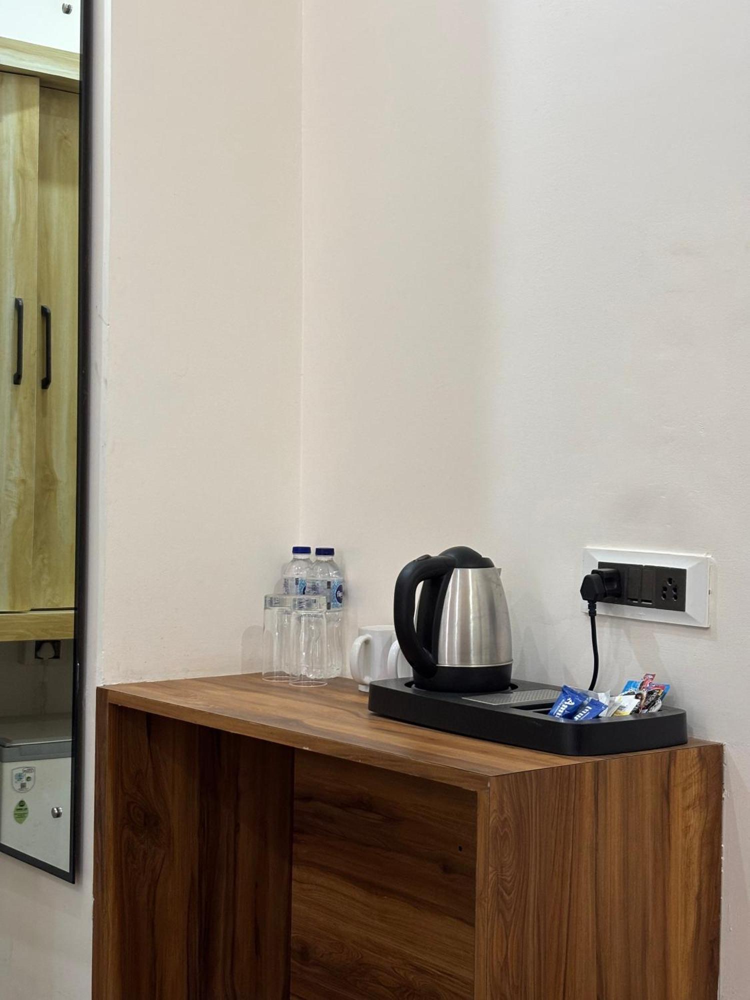 Dolphin Club Hotel Chinhat Ngoại thất bức ảnh